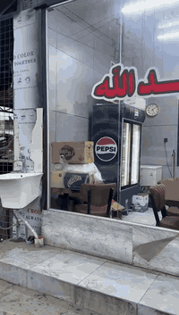 سلام عليكم مطعم للبيع صناعة البياع الشارع الخامس واجهة 9 متر ونص نزال 4 متر ونص ايجار 500 للتصال ***********
