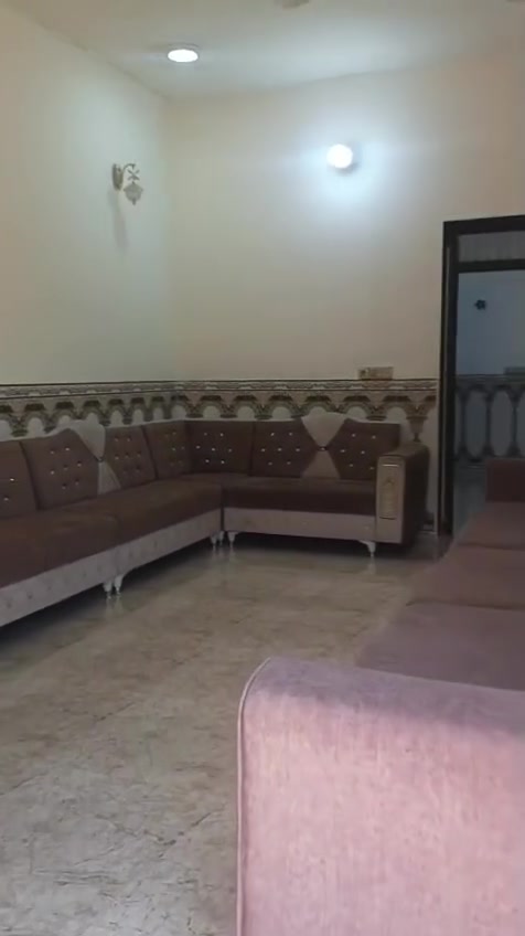 ع بركة الله بيت للبيع 
125 متر بناء حديث 
طابو ملك صرف 
بناء طابوك احمر 
موقع جمعية الامام شارع اسواق حسوني ثاني فرع 
خدمات كامله الفرع عرضه 10 متر 

طابقين 3 غرف نوم 
غرفة جوه وغرفتين فوك 
البيت كلش حلو كله سيراميك 

فقط الشراي يتصل 
***********
