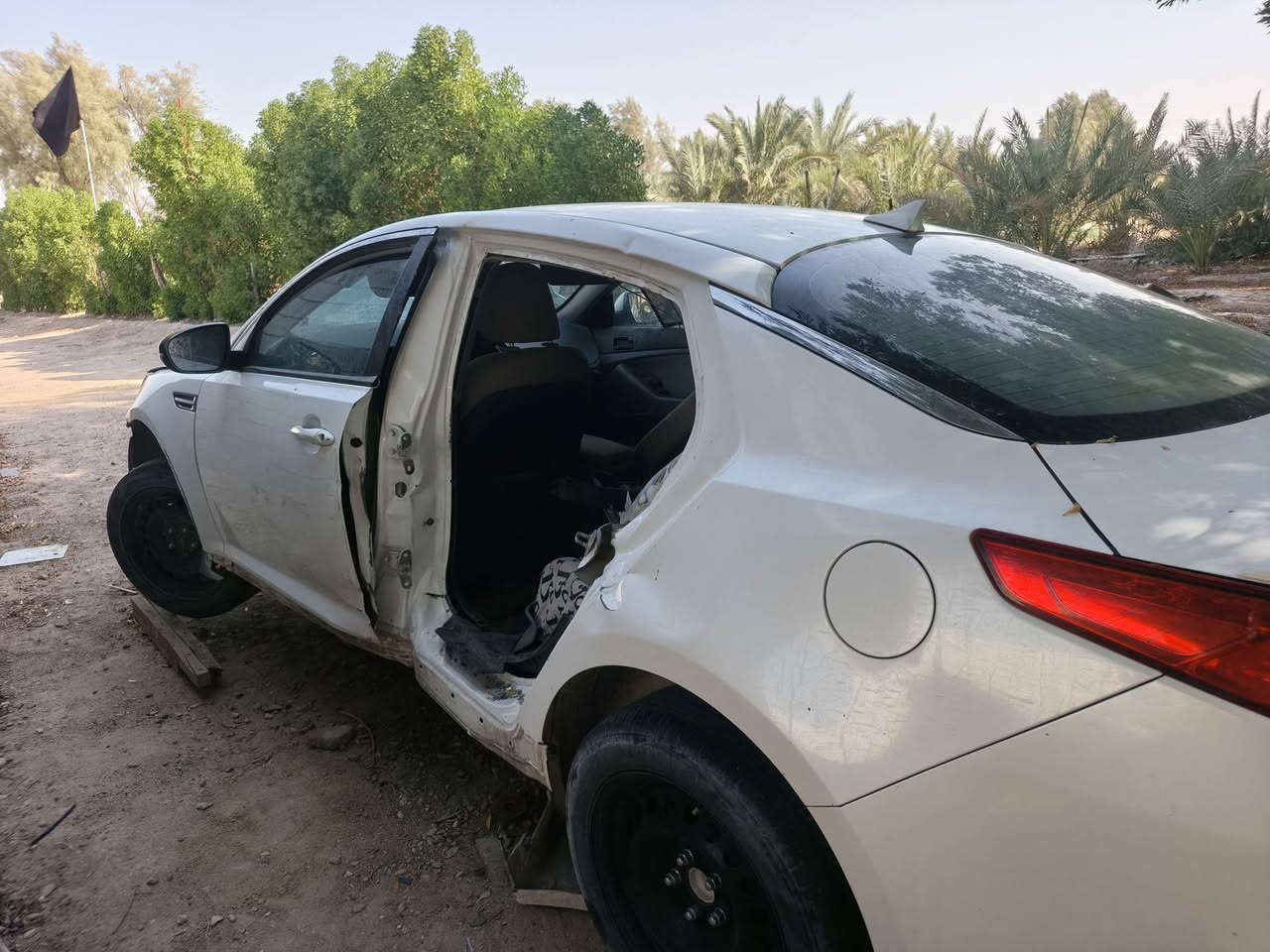 كيا اوبتيما خليجي موديل 2013
ادوات 
بيها حادث ابيع ع وضعيتها 
مكينه 2000دوش 
وكير وتبريد مكفولات 
غرفه جديده 
العنوان.. البصرة 
***********
