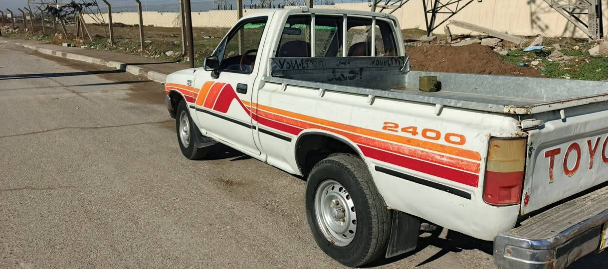 سلام عليكم سياره موديل 93 رقم نينوى الماني شرطه تحويل كابو بنزين موجود ماكينه كير اكسن شاصي كله نظيف مكان السياره بالموصل تواصل على الارقام.  ***********.   ***********
