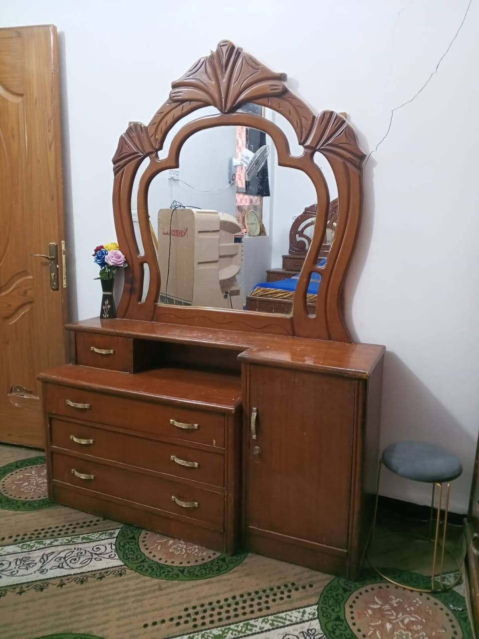 المجهز لبيع وشراء اثاث والاجهزه الكهربائيه المنزليه عامه جديد ومستعمل العنوان نجف حي عدن مقابل الطحان ***********ضرغام تابع تكتك وفيس يوجد خدمة توصيل طلبات بالكروه داخل النجف ملاحظه افتح العصر بسوك الوفاء شارع الصب بالخدمي المطار مرحبا بكم
