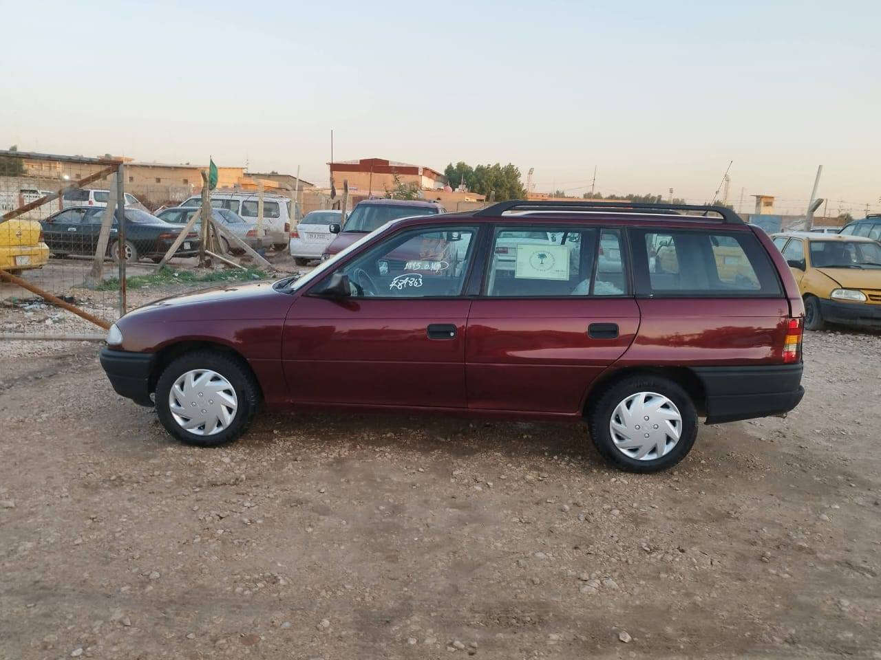 السلام عليكم شباب استرا للبيع سياره اخوهم تاير حداديه سنويه لل 27 و 35 وبيها مجال+964 780 503 2445
