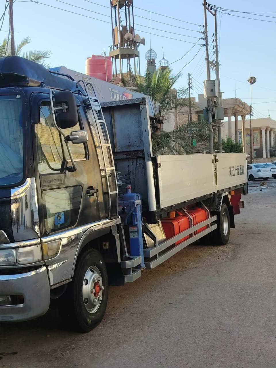 السلام عليكم سيارة هينو كرين انگر ابوشفه للبيع طول 6/25متر كرين كاركوخمس سلايتات رجلين مخالف رجلين خلفيه محرك 80 سوبر تخم تاير بدي جسور حديد بلادي گاعيه جگر سياره جاهز رقم بصره باسمي موديل 

2001 مامعلايه  الموبايل  ***********
***********
