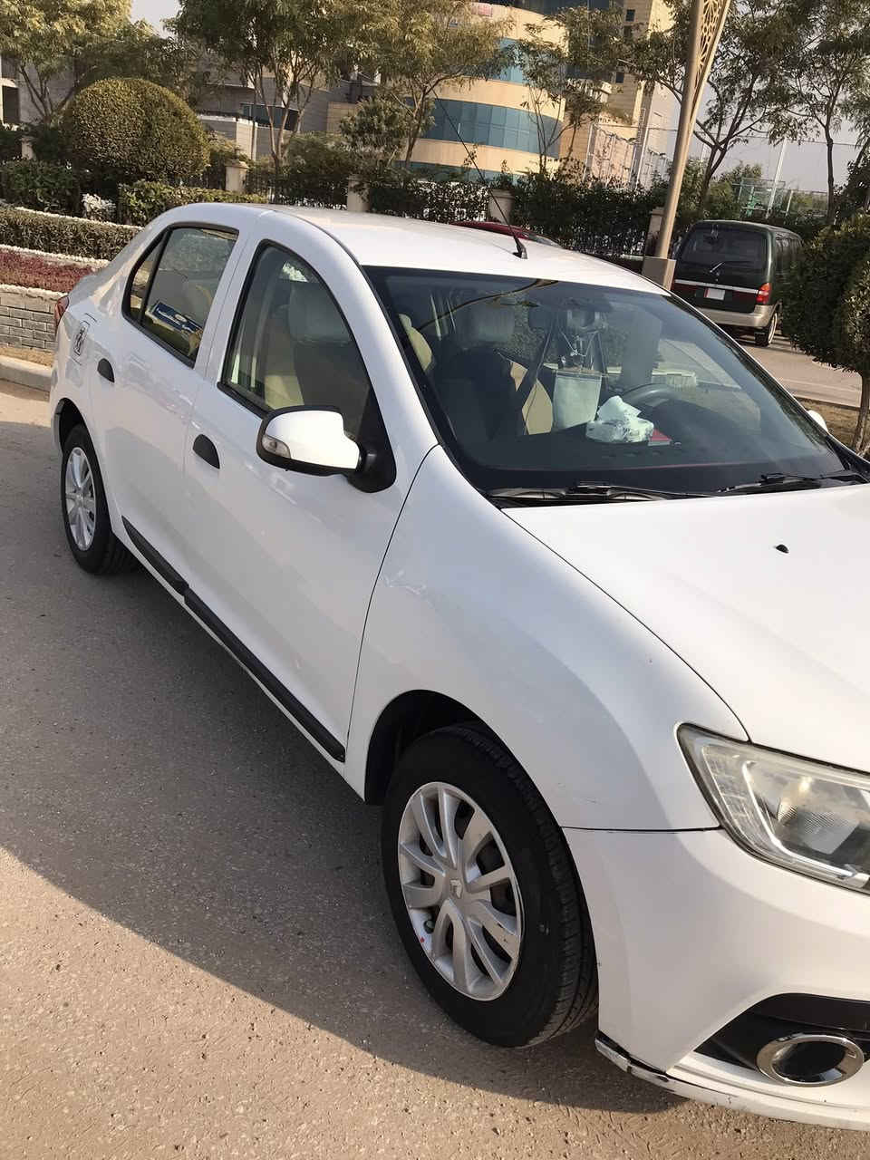 السلام عليكم
رينو سمبل موديل 2019 مكفوله من الصبغ والكير والمكينه مكفولات رقم نكليزي جديد باسمي كير اوتماتيك العنوان كربلاء 
السعر 87وبيها مجال 
***********
