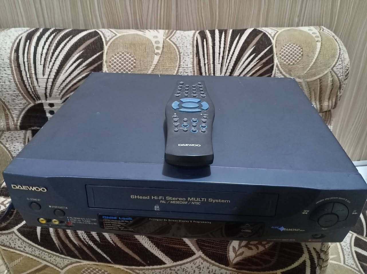 فيديو دايو صنع في كوريا مع الريمونت 6 هيد  على بلاده بدون أي نقص أو خلل أو تصليح

السعر 55 ألف
يوجد توصيل


**إذا كنت صاحب هذا الإعلان وتريد حذفه لأي سبب، رجاءا أرسل رسالة إلى الدعم الفني**