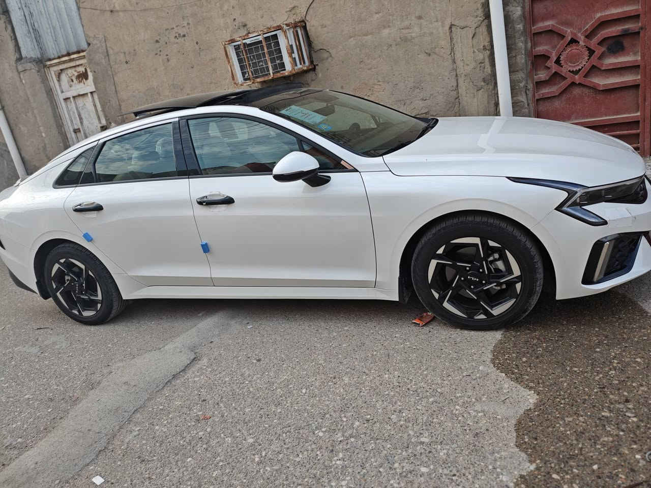 موديلk5 2024 خليجي رقم بغداد باسمي فول مواصفات ماشيه 35الف كيلو للمراوس بسيارة اقل سعر 
***********  المكان الناصرية
