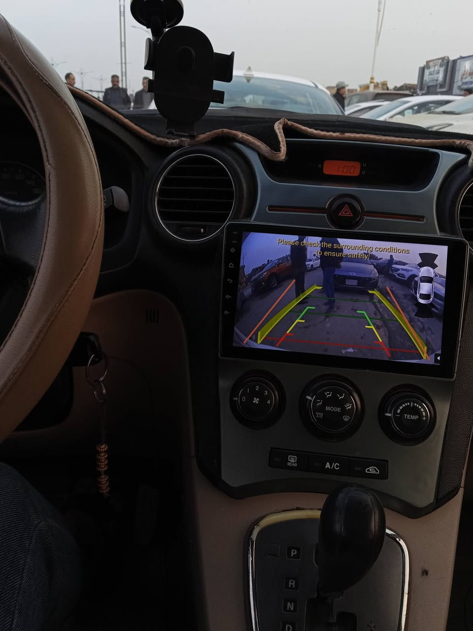 السلام عليكم كيا كارنز7راكب  2011للبيع وارد خليجي مكينه 2000دوش  فتحه سقف +شاشه +كامره دواره حداديه 100%كامله للخير توني مكملهن +تخم تايرات جدد مكينه كير بلكارتون كفاله  سياره جاهزه ومماشيه هواي بااسمي سياره مداور ثاني يوم بأي محافظه تعجبك السعر 120وبيها مجال قليل #سونار سياره اسفل المنشور  مكاني( ناصريه) واتساب ***********
