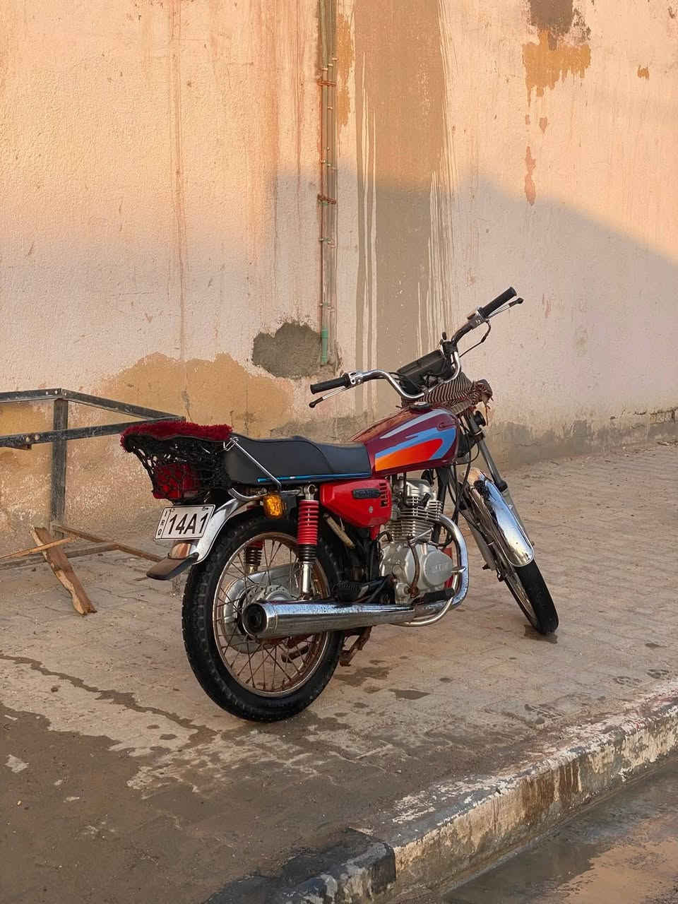 دراجه كامله مكمله بدون         مكينه خرسه وناعمه تجي وتشوف تواصل *********** السعر 450 وبيهة مجال
