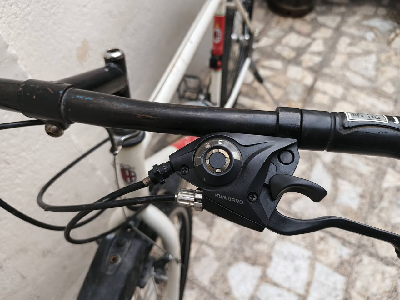 السلام عليكم
للبيع بايسكل (AC Milan) 
سستم شيمانو ياباني 
كير ٣*٧
السعر ١٢٠ 
‏‪***********‬‏
