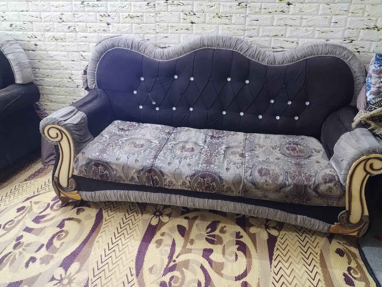 السلام عليكم تخم 5 مقاعد للبيع مكانه كربلاء سعره ٣٠٠ للاستفسار ***********
