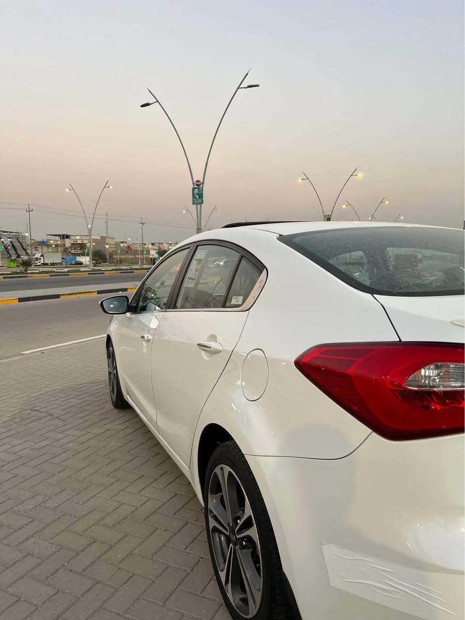 كيه سيراتو ٢٠١٤ كفاله عامه حته دعميات فول موصفات سياره جديده كلش جاهزه ل اخير السعر 132 العنوان القبلة رقم الهاتف*********** البصرة, العراق
