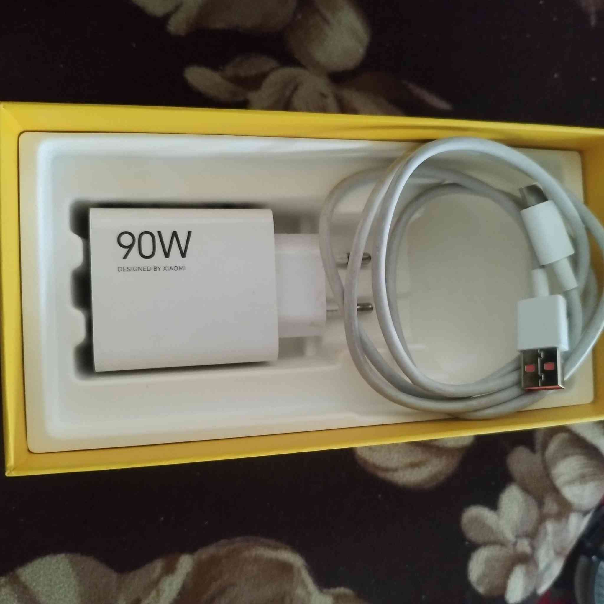 PCOC F7  
اللون المميز غراضه كامله مشتري صار اسبوعين 
اريد ابدله بأيباد M1 او ابيعه بسعر 425
*********** واتساب
