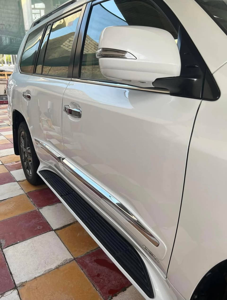 السلام عليكم ورحمة الله وبركاته

للبيع: لكزس LX570 Sport S موديل 2014

🔹 رقم أربيل – السيارة باسمي (تحويل مباشر) . 
🔹 بارد بالهلال الجاملغ الخلفي عكس السائق جدا     
      بسيط . 
  🔹 السعر :  415 وبيه مجال . 

المواصفات (1/1):

✅ فتحة سقف  
✅ مصابيح زينون  
✅ شاشة كبيرة ويا Apple CarPlay  
✅ نظام صوت فاخر  
✅ مقاعد جلد كهربائية ويا ذاكرة    
✅ مرايا جانبية كهربائية وياشفط   
✅ نظام رفع وخفض السيارة (الجكات)  
✅ خمس بصمات  
✅ دخول ذكي وتشغيل ذكي  
✅ باب خلفي (جنطة) كهربائي  
✅ تحكم بالستيرن  
✅ تدفئة للستيرن  
✅ تشغيل عن بُعد  
✅ رادارات جانبية  
✅ رادار أمامي   
✅ حساسات أمامية وخلفية  
✅ مثبت سرعة  
✅ نظام المحافظة على المسار  
✅ مانع انزلاق (Traction Control)  
✅ 7 مقاعد  
✅ 3 قطع تبريد 
✅ مقاعد تبريد وتدفئة 
✅ كاميرات محيطية 360°  
✅ زراق لايت  
✅ نظام نزول وصعود  

━━━━━━━━━━━━━━━━━━

السيارة جاهزة بالكامل وما تحتاج أي صرف، واستعمال شخصي فقط.  
نظيفة كلش وجديدة بمعنى الكلمة، والمعاينة خير دليل.

📍 الموقع: بابل

📞 للاستفسار: ***********
📞 للاستفسار: ***********
