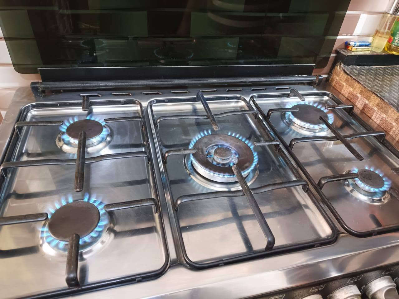 طباخ للبيع 150وبيه مجال لتواصل ***********
