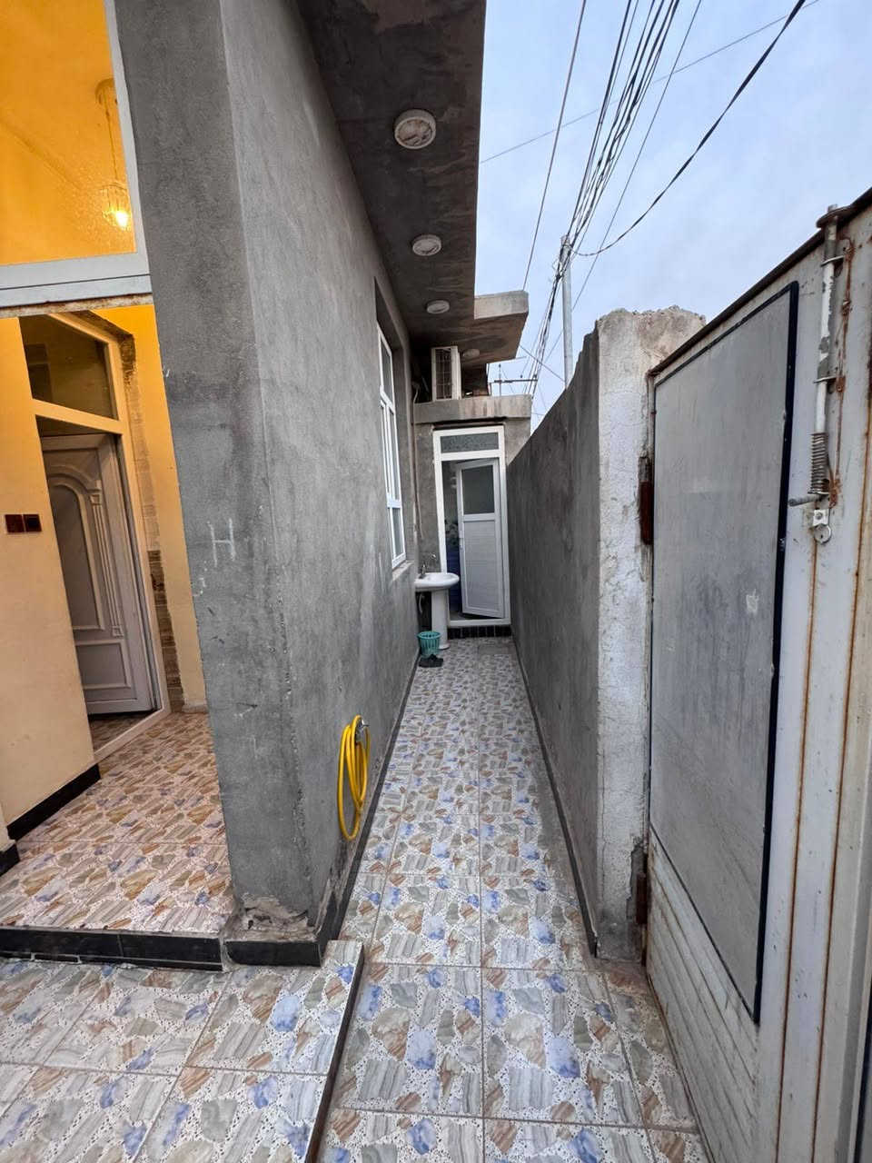 #دار_للايجار_في_ام_الخيل_شارع_السكة_الدار_بناء_حديث

تفاصيل الدار #مؤثث_نصف_اثاث
#مساحة125الدار_ركن

#الطابق_الارضي_غرفة_مطبخ_صالة_استقبال_صحيات_داخلية_خارجية
#الطابق_الاول_غرفة_نوم

للاتصال والاستفسار اكثر
***********
