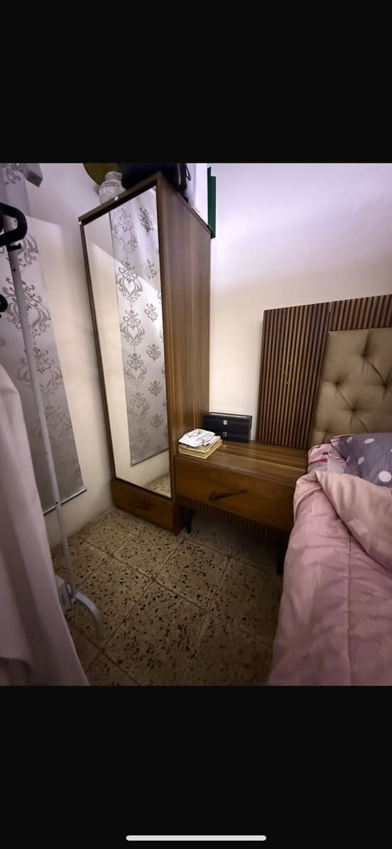 غرفةً نوم مع شيزلونك من مزاج سنتر بيهه مخزن جوة السرير - للبيع 
بغداد


**إذا كنت صاحب هذا الإعلان وتريد حذفه لأي سبب، رجاءا أرسل رسالة إلى الدعم الفني**