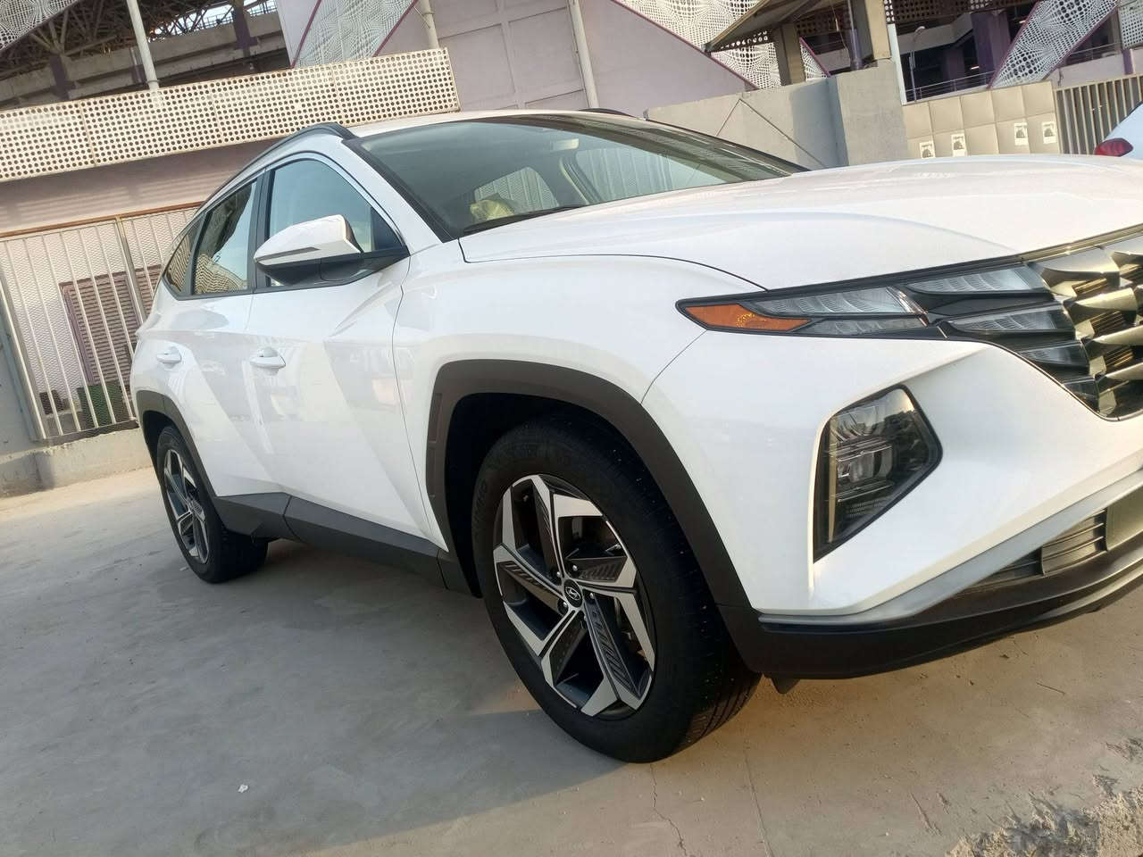 السلام عليكم توكسان مويل 2024 وارد امريكي فول لمتد واحد على واحد صور الحادث مرفقه بالمنشور ليبل واحد ماشيه 31 مكفوله عدا حادثه سياره بسمي جديده وضع شركه سياره احلى من الصور السعر 198 مكان السياره بغداد حي النصر ***********
