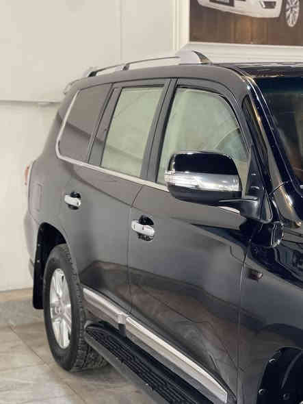 السلام عليكم 

 ✅لاندكروز GXR
✅اللون اسود 
✅الموديل ٢٠١٤
المواصفات:-
كاميرا خلفية 
فتحة سقف 
كشنات جلد مشمشي
كشن السائق كهرباء
8 وسائد هوائية
مصابيح زينون امامية 
مصابيح ليد 
بصمة تشغيل 
بصمة تشغيل عن بعد 
بصمة دخول في الابواب 
اشارة ترحيب في الابوب
3 قطع تبريد 
ثلاجة 
مستشعر وقوف 
محرك 6 سلندر
فورويل دفع رباعي
ويل 18 طخم تاير جديد قبل اسبوع شاده
بيها شبر بارد خفيف باب الصندوق 
السياره جاهزه من كلشي 
كير محرك كله شرط 
مكان السياره الموصل 
رقم صاحب السيارة 
***********

السعر ٣٩٠ وبيها مجال
