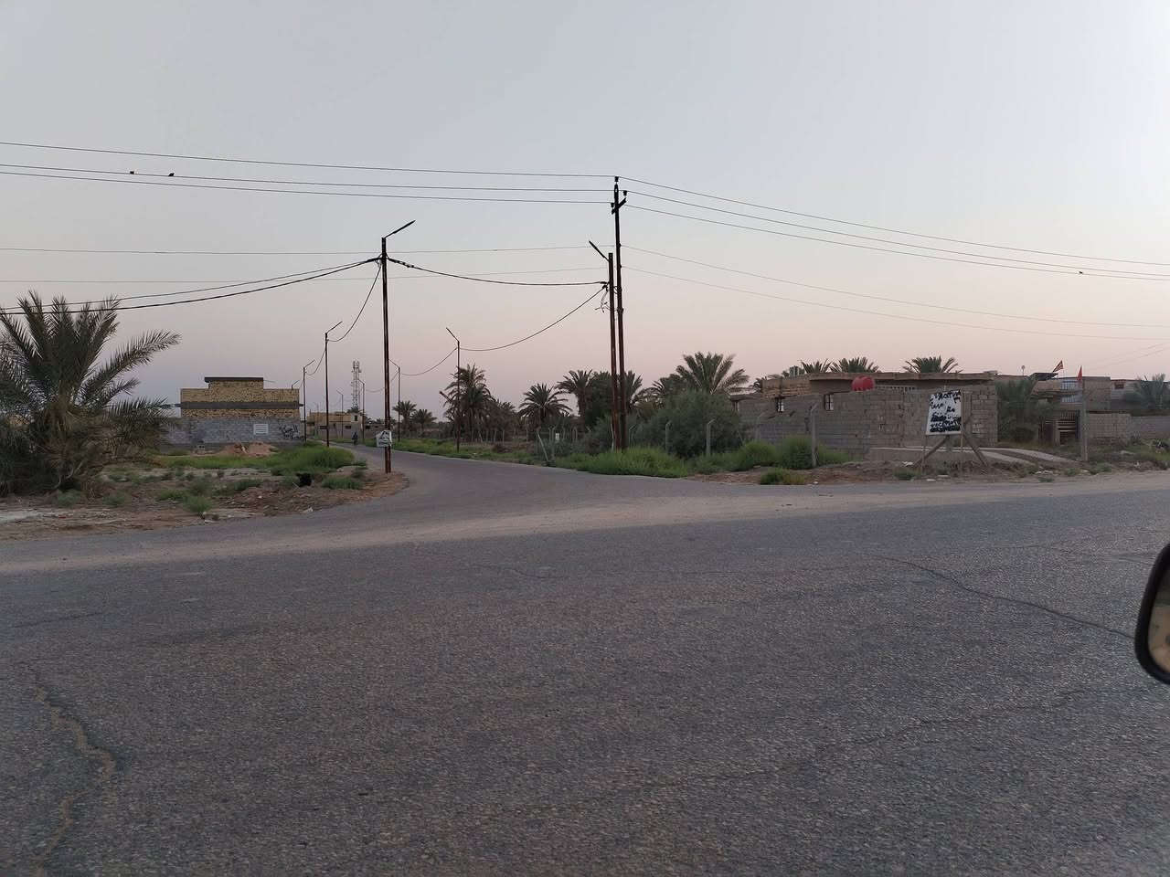 سلام عليكم قطعه ٢٠٠ متر مي كهرباء واجه ١٣ متر مرتبه كلش مكانه نزله مال زبيد كل الخدمات متوفره صيدليات أسواق مدرسه ٥٠ متر عنه سند ٢٥ بسمي *********** سعر ١٢ مليون
