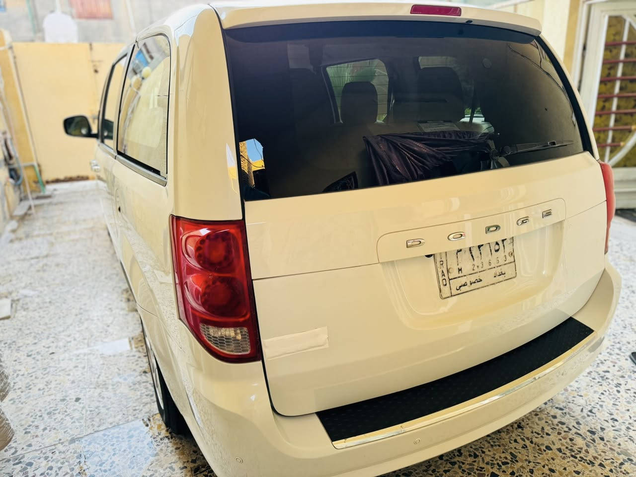 السلام عليكم دوج كرفان 2014 رقم بغداد مشروع وطني باسمي تحويل ثاني يوم السياره حادثها جاملغ وبنيد وبيها طخه موضحه بالصور تبريد جديد 3قطع سياره خير من الله  جاهزه حداديه نص عمر الشراي يتصل ويدلل سعرها 130وبيها مجال قليل *********** مكلف بالنشر مايعجبك المنشور لاتعلق لاتكسر بحلال العالم.
