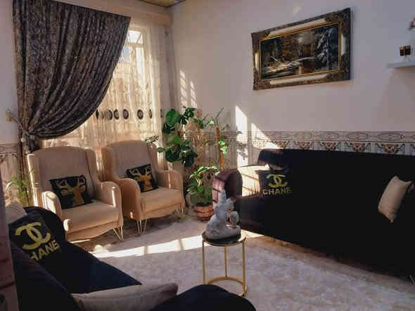 السلام عليكم 
عقار للبيع عروض نار 🔥🔥
مكانه حي الخضراء قرب جامع الزبير 
المساحة 135متر  
4 غرف نوم و3 حمام
بناء حديث
للتواصل واتساب او اتصال *********** او ***********
