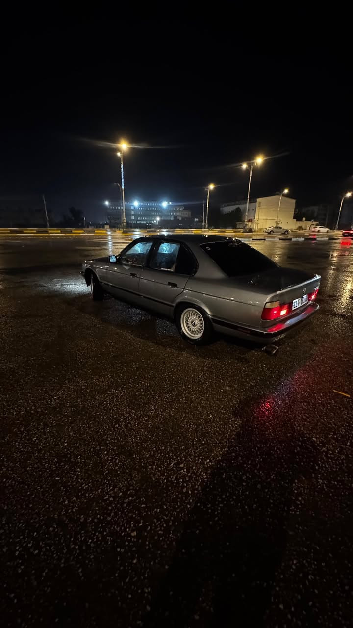 السلام عليكم.للبيع أو امراوس حسب القناعه.             525 /BMW   /1991
V6مسكر  كير ومكينه بشرط مكفول
عليه تزويد أكزوز شغل علي الوادي 
عليه كت M5
وعليه منضومه تبريد جديده بشرط ثلج ❄️ 
وعليه منضومه بانزين جديده (نوزلات فيتبم مصطره نوزلات فلتر بانزين)
مال جناي ✨
ويل خليه جديد بشرط لا فطر ولا هم يحزنون 
(تحويل أو وكاله ثاني يوم )
غرامات (0)
سنويه جديده ماصاقطه لل(2030)
للتواصل ***********
