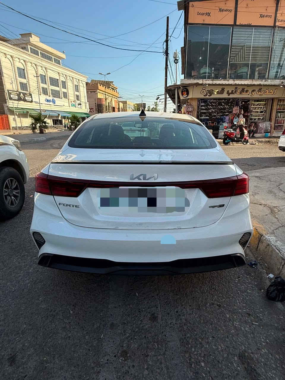 السلام عليكم 
سياره للبيع نوع فورتي 2023 (gt line) 
المحرك حجم 20/ اربعه اسلندر
السنويه نفاذها إلى 2030/12/14
رقم اربيل مسطره 

مواصفات السياره 

التبريد ثلج 

تشغيل عن بعد 

حساسات اماميه وخلفية

قياده ذاتيه 

ضرر السياره حوض الصندوق ومعدل
صاحبها الشرعي موجود 

 اللاستفسار عن باقي التفاصيل 
الاتصال على الرقم 
***********
