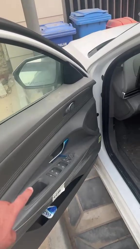 السلام عليكم 
النترا خليجية موديل ٢٠٢٣
ماشيه ٥٠٠٠ حقيقي 
مكينه ٢٠٠٠ 
فول مواصفات فتحه بصمه 
بيها شويه ملاحضات مثل ماموضح بلصور والسونار 
بدون صبغ السياره يرادله بارد بمكانين وبيها حالوب مال بغداد 
مكان السياره بغداد الداودي 
السعر المطلوب ب١٥٢ $وبيها مجال
للاستفسار ***********
