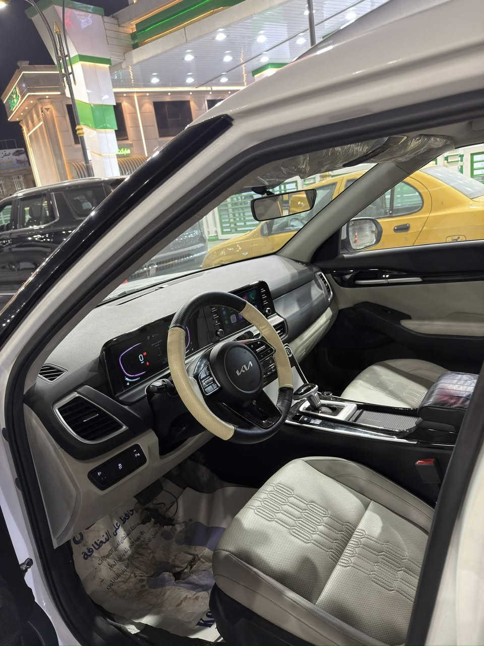 سلام عليكم كيا سيلتوس 2024 للبيع 
. وارد خليجي 
. محرك 1.5 دبل نوزل 
. كير اوتوماتيك 
. عداد المسافة : 24000 كم 
مواصفات السياره: 
حساس امامي 2 
حساس خلفي 3 
مود درايف 4
تراكشنات 3 
اوتو هولد 
عرض الكامره 
هاند بريك دكمه 
شاشة تدعم ابل كار بلاي او اندرويد اوتو (بالكيبل او بدون ) 
مثبت سرعة 
اوامر صوتية 
كامره خلفية دواره 
المرايات الجانبية شفط 
رقم بغداد بأسمي 
السعر (170 ورقة) 
مكفولة من الصبغ 
مكفولة كير ومكينة 
مامبدل دهن او فلاتر بس يم شركة كيا الدولية 
اي استفسار تواصل واتساب (***********)
