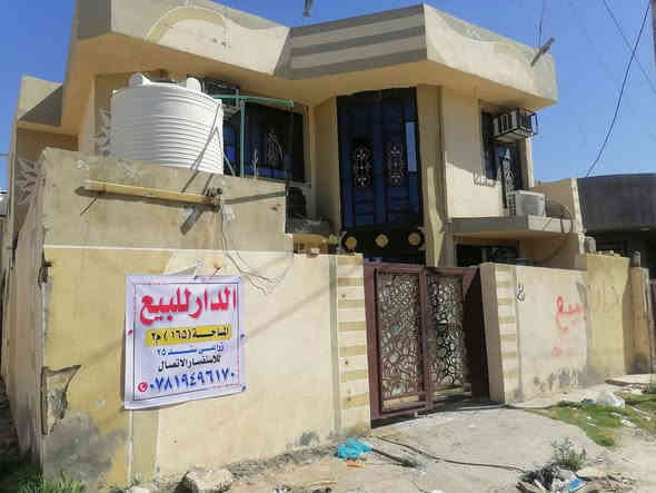 دار للبيع ركن بي محل بحي الحكيم اول فرع مساحه ١٦٥ سند ٢٥ زراعي طابقين بي ٣ غرف و ستقبال ومظبخ وصاله كبيره مع درج داري كاشي لرظيه بيت نظيف السعر ٧٠ بي مجال ***********. في المحموديه
