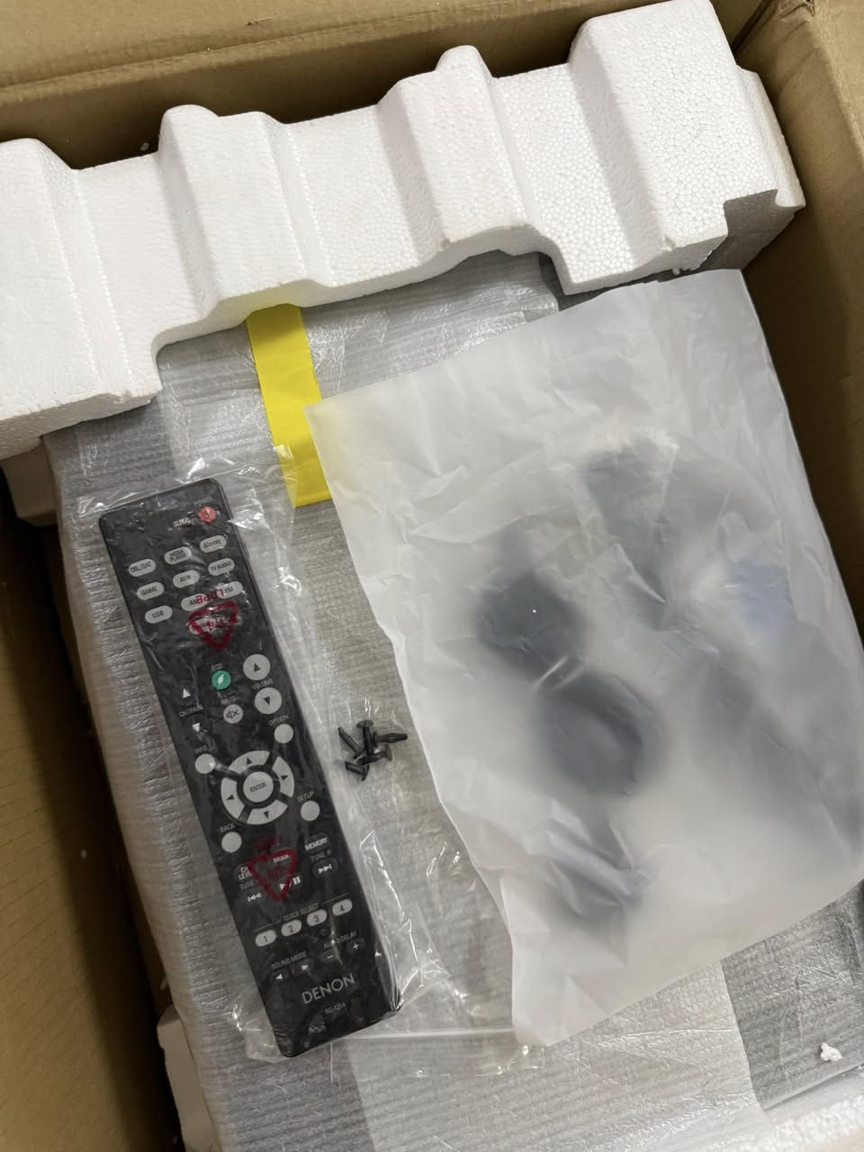 السلام عليكم اخوتي
🔴 للبيع Denon AVR-X580BT (8K) – جديد (مفحوص فقط) 🔴

رسيفر Denon مسرحي حديث يدعم أحدث التقنيات، مناسب للـ Home Theater وتشغيل الجيل الجديد (8K / PS5)

🔧 المواصفات:
• نظام صوتي 5.2 Channel  
• دعم  VRR /LLM /8K 60Hz / 4K 120Hz Ultra HD  
• HDMI 2.1  
• يدعم Dolby Vision و HDR10+  
• يدعم Dolby TrueHD و DTS-HD Master Audio  
• Bluetooth مدمج  
جودة صوت خرافيه من  denon 
130 واط لكل خط 

💡 المميزات:
• متوافق بالكامل مع أجهزة الجيل الجديد (VRR/LLM/PC/PS5 / SXbox)  

المرفقات كامله مايك الاودسي موجود 

•الجهاز موديل الفين وهسه  وتقريبا اعلى شي بال. 5.2 وفئة الx مو الS

📦 الحالة: جديد (مفحوص فقط)  
💰 السعر: 450$  اذا تكصه من بره ب 750$ يلا يوصل


**إذا كنت صاحب هذا الإعلان وتريد حذفه لأي سبب، رجاءا أرسل رسالة إلى الدعم الفني**