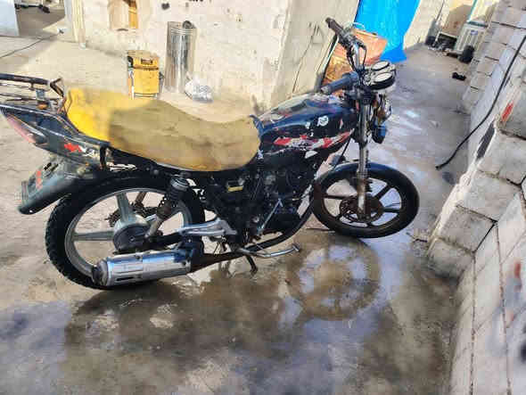 سلام عليكم  للبيع سايم موديل 2018
الماطور تاركه صار شهرين 

يعوزه كابريتر واير بانزين 

ابيع كوم حديد 

السعر 130

وبيه مجال
***********
***********
