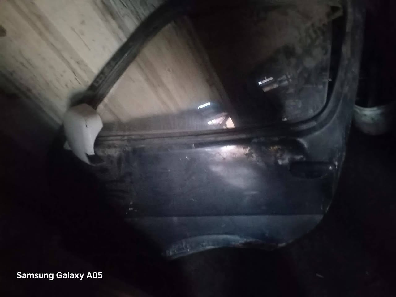 بيبان هايسه للبيع سعر الباب 25 يوجد لدينا اربع بيبان ,والشراي يتصل وهذا رقم هاتفي***********, عنوانيدشارع المعهد مقابيل مرطبات فستقه
