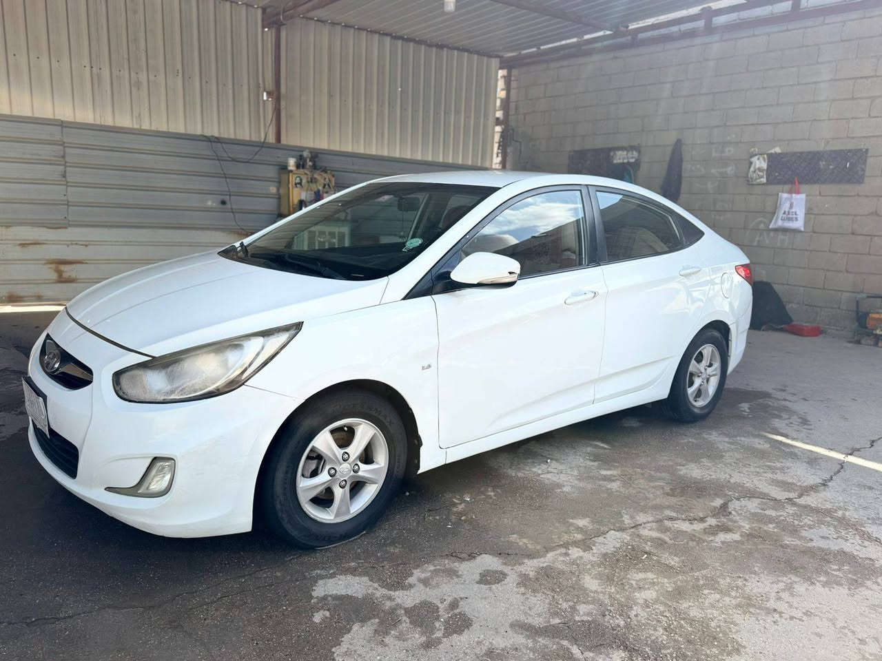 السلام عليكم ورحمه الله وبركاته 
للبيع اكسنت خليجيه موديل 13 
تبريد ثلج 
مكينه وكير جديد 
بيه مكانات صبغ بدون اي دواخل 
رقم نجف بسمي 
مواصفات معروفه الشركه العامه مكينه 1600 قطرتين 
مكان السياره بابل الكفل السعر 84 وبيه مجال 
‏‪0773 648 0067‬‏
