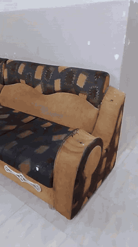 ديوان 14 متر خشب عراقي 
السعر 225 الف و بي مجال قليل 
***********
