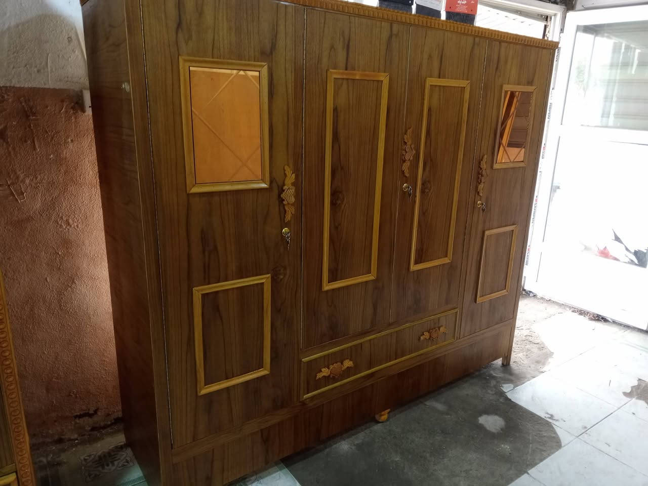 مرحبا أغراض للبيع للعنوان بعشيقة ***********
