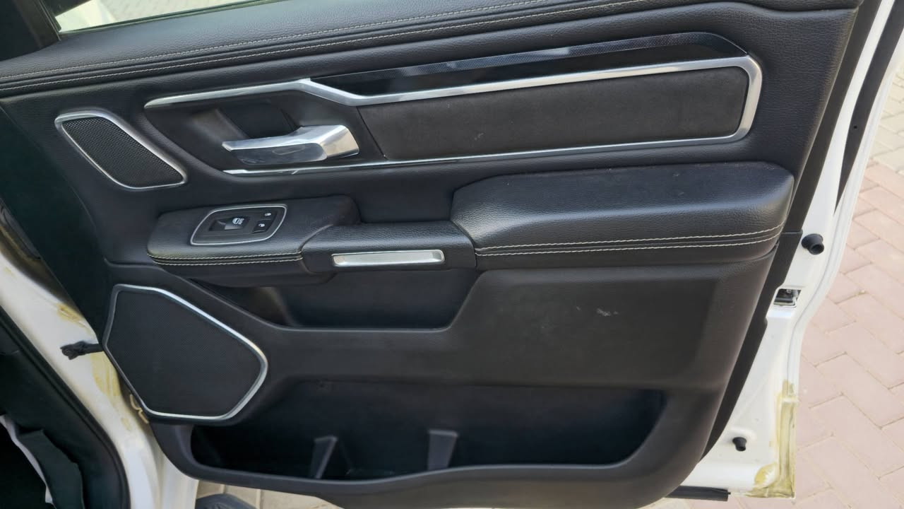 السلام عليكم
رام لارمي 1/1 فول مواصفات 
كلين تايتل (بدون حادث او غرق )
بلاك ادشن
الموديل :2022
رقم اربيل مميز
( 25000 F)
سعر الرقم اقل شي 3.000.000 دينار . 
ماشية 24.000 ميل . 
المحرك : V8 5.7L .
* دفع رباعي 4x4 .
* دبل ثكيل . 
* دبل خفيف . 
* رادار خلفي امامي . 
* سقف بانوراما . 
* حساسات امامية وخلفية  .
* اتوتو ستوب خلفي . 
* شاشه تيسلا كبيرة . 
* المصابيح الأمامية LED .
* المصابيح الخلفية LED . 
* دخول ذكي (بصمة عدد 2) . 
* تشغيل عن بعد .
* هاند برك بصمة . 
* اوتو هولد بالتقاطعات .
* تحكم سترين قفل سرعة . 
* تحكم سترين ميديا وصوت السماعات . 
* نضام صوت هارمن كاردن . 
* مقاعد الامامية تدفئة وتبريد . 
* مقاعد الخلفية تدفئة . 
* المقاعد كهربائية مع ميموري .
* نظام ملاحة نفكيشن GPS .
* مرايا الجانبية كهربائي شفط . 
* شاحن موبايل لاسلكي (وايرليس) عدد 2 . 
* 4 مخارج شحن USB . 
* 5 مخارج شحن تايب C . 
* مخرج كهرباء 400 W . 
* الشباك الخلفي تحكم كهرباء . 
* المرايا الجانبية تدفئة .
* باب الصندوق كهربائي .
* فتاحات بالبونيد سبورت . 
* امكانية تعديل ارتفاع دواسات البنزين والبريك .
* هاند بريك كهربائي .  
* مرايا مع خاصية التعتيم الذاتي . 
* مساحات تخزين إضافية تحت المقاعد الخلفية
* ويل حجم 22 اعلى فئة
* طخم تاير جديد
* باتري جديد


**إذا كنت صاحب هذا الإعلان وتريد حذفه لأي سبب، رجاءا أرسل رسالة إلى الدعم الفني**