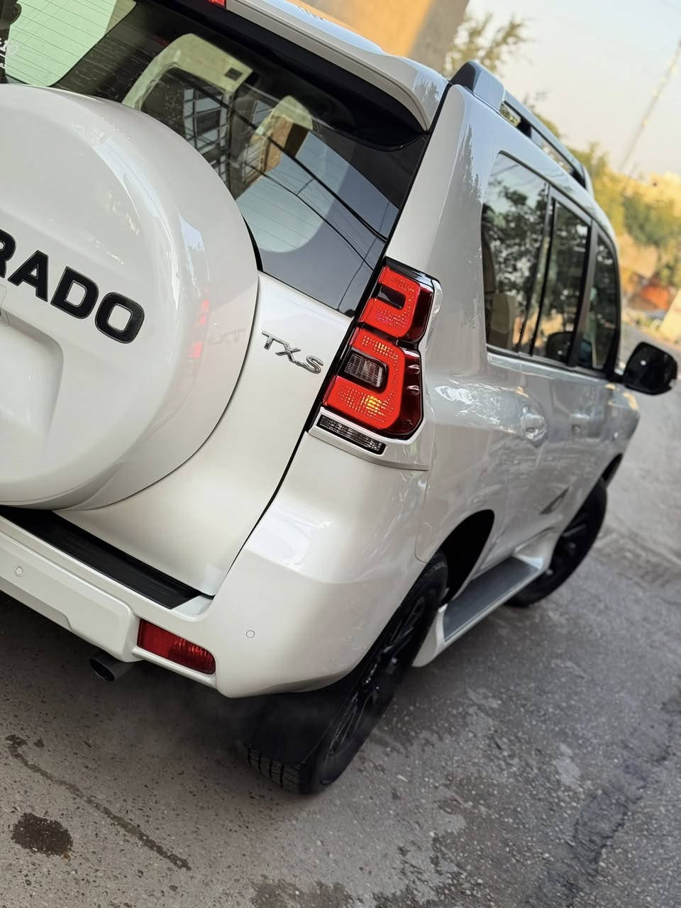 بسم الله الرحمن الرحيم
للبيع او المراوس حسب الرغبه 
من نوع:برادو.     موديل:2023
الرقم:اربيل باسمي.   الفئه:TXSمدنايت
سعة المحرك:4000 V6.   العداد:11الف حقيقي 

مكفوله كفاله عامه من كل شي

المواصفات 
بصمه 
فتحه
شاشه كبيره 
مري شفط+كهرباء
كراسي كهرباء 
دفع رباعي 
لايت زنون
حساس خلفي 
سبير تعليك 
دبل تانكي
شاحن وايرليس

وبعد بيها هواي مواصفات مذكرتهن معروفه ال TXS

السياره خاضعه لضمان شركه ساز.  سنتين او 40 الف كم

السياره شرط بوضع الوكاله جديده بالخير عل ياخذها

العنوان بغداد 
للاستفسار الاتصال على الرقم
 

‭0778 019 0478‬
