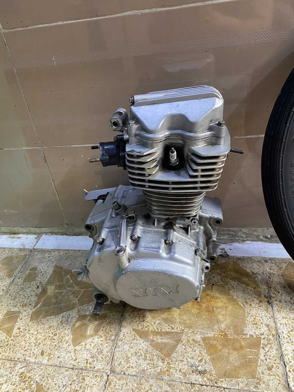 سلام عليكم ويل وره وكدام نضيفات عوزهن بس جوابه ويل بدون تاير نضيف ومحرك أبيعك كوم حديد مادري شبي سعرهن كلهن 90قفللل مكاني ناصريه مركز (***********)
