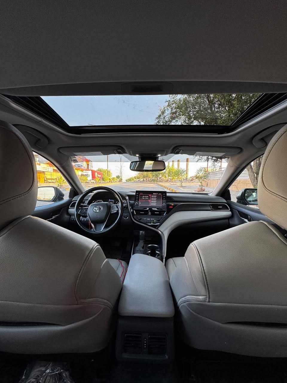 سلام عليكم 

للبيع Camry موديل(2023) SE Plus

🔹 مواصفات المحرك والاداء 

_المحرك : 4 سلندر . بسعة 2.5 لتر 
_القوة    : 204 حصان 
_ناقل الحركه : أوتوماتيكي ب8 سرعات 

🔹 المواصفات الداخليه 

_المقاعد جلد مع نظام تدفئه للمقاعد الاماميه 
_فتحه سقف 
_نظام التكييف أوتوماتيكي قطعتين 
_المقود يدعم ميزة التدفئه 
_النظام الصوتي شاشه كبيره تدعم أبل كاربلاي 
_ شاحن وايرليس

🔹نظام الامان 
_مانع الاصطدام ونظام التحذير عن الخروج من المسار ومثبت السرعه 

🔹ممشى السياره (37) الف ميل 
وارد امريكي الضرر  الباب الخلفي والجاملغ جهة السايق بدون دواخل بدون ايرباك شرط الفحص  رقم اربيل سنويه جديده سياره بأسمي تحويل ثاني يوم 

🔺السعر/ 233 $ 
مكان السياره تكريت / ***********
