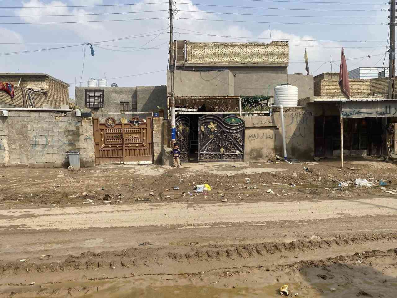 السلام عليكم
بيت طابقين البيع ٢٠٠ وبقه قطعه ٢٠٠بس مسيجه بعته كاع البيع الشراي يخابر وبخدمته 

المكان النهروان شمري شارع الضقط مقابيل مقر السرايه 

‭٠٧٧٠ ٤٥٤ ٤٤٦١‬
