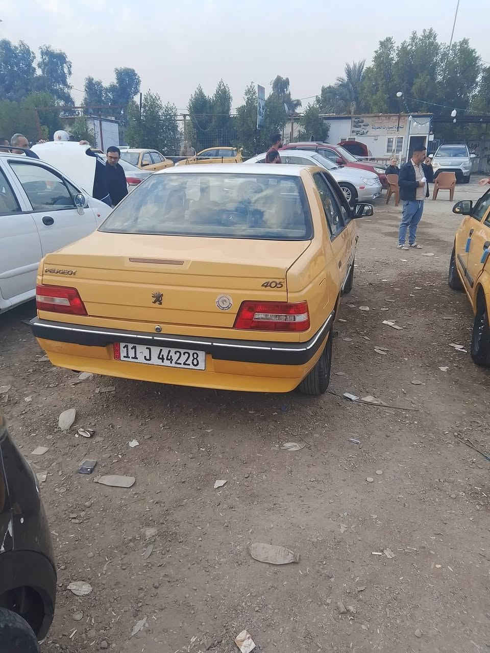 سلام عليكم بيجو 405 للبيع محرك كير كله جديد السيارة حلوه ونضيفه مصفرة غرامات وهيئة ماعليها شي ب اسمي تحويل ثاني يوم السعر 45 وبيها مجال حك الجيه قرب جزيرة بغداد السياحية 
***********
