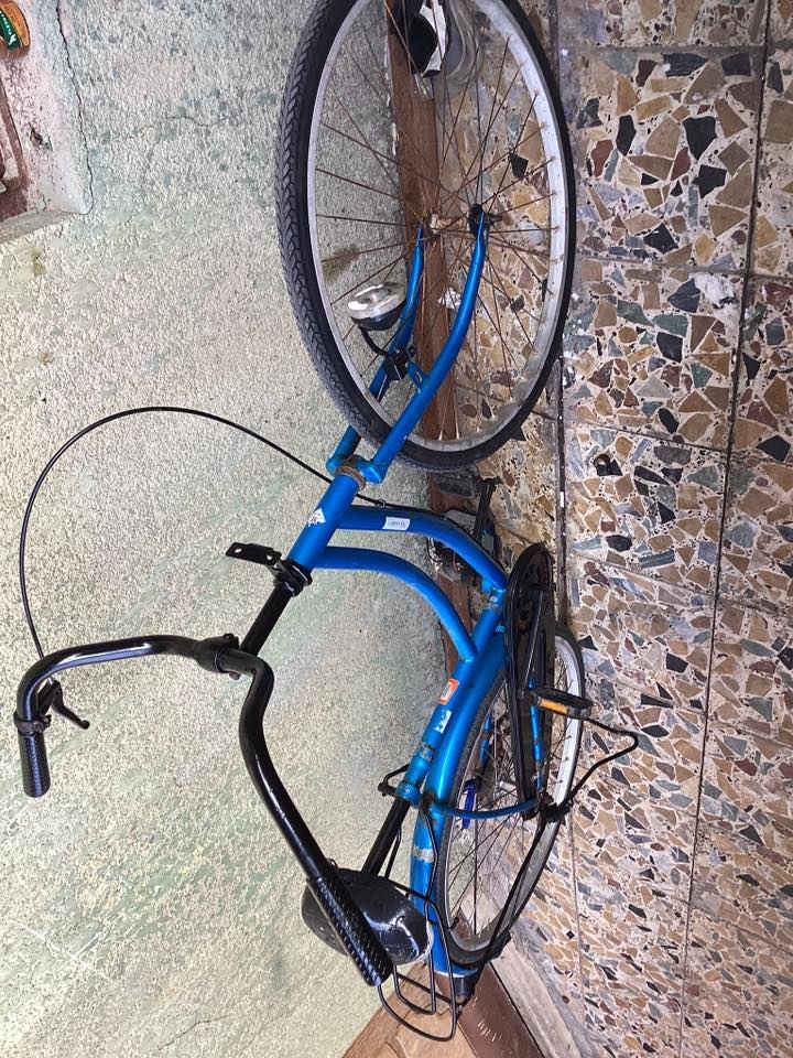 بايسكل سياحي حجم 26تاير وره نضيف والكدام مبدل زوج جوبات بريك خلفي + (امامي موجود) مدكر كدام موجود بي شخوط البايسكل سعره65وبي مجال بسيط مكاني بصره القبله ***********
