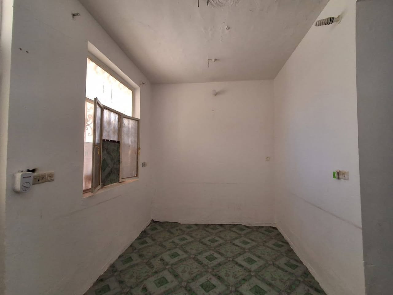 السلام عليكم بيت ٥٠ متر طابق واحد للايجار باب اطويرج مقابيل جامع الحسني بل فرع سعر الإيجار ٣٥٠ للاستفسار الاتصال على الرقم الهاتف *********** او *********** مكانه كربلاء
