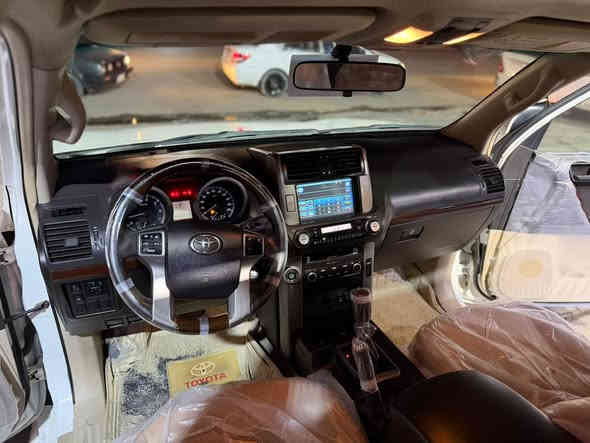 سلام عليكم 
للبيع برادو 2013 TXL كويتي دبل تانكي 6سلندر ماشيه 110 سياره مكفوله بيه شبر صبع ب باب لخلفي عكس سايق سياره جديده مابيه اي نقص رقم بغداد جديد ب اسمي تحويل ثاني  يوم  مكان سياره بغداد سيديه  *********** /
   ***********
سعر 298 بيه مجال
