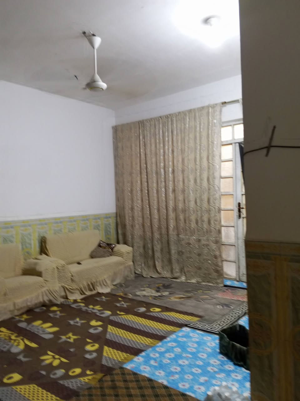 ياالله سلام عليكم بيت للبيع طابو صرف بحي العسكري الغربي بل 74 مساحه 257 م على شارع 10 م جه اليسرى قريب على مولده يتكون من غرفتين وصاله واستقبال ومطبخ وتخاريج داخلي وخارجي بناء طابوق اعكاده مطلوب 15 مليون و تسديد 154 الف وسعر مطلوب الكلي 80 مجال بسيط للأستفسار اكثر *********** حيدر الشيباني عنوان مكتب نهايه شارع العريضه بدايه 74 مكتب مصطفى
