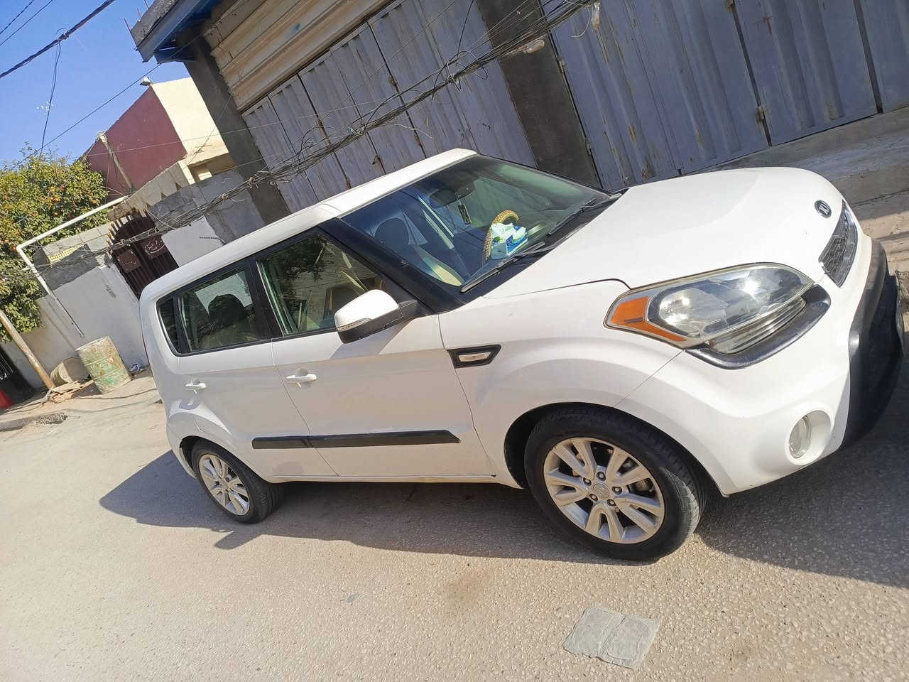 كيا صول موديل 2013 وارد امريكي مكينة 2000 دوش رقم بغداد ماشيه 107 فقط  تحويل مباشر فوول تحكمات بلوتوث حاكيه كروز سرعه محرك كير تبريد صدر مكينة كير كله جديد تبريد تدفئة دوشمة تايرات كله جديد بيه 4 قطع والباقي كفالة عامة والسونار موجود مع الصور السعر 110 وبيها مجال ..
العنوان : كربلاء قضاء الحسينية منطقة العطيشي 
هاتف : ***********
للبيع او المراوس
