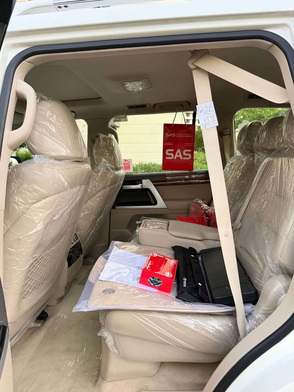 تيوتا لاندكروز 2018  ( لكزس V.X.R )  93,000 KM 📦
‎
اللَّهُمَّ صَلِّ عَلَى مُحَمَّدٍ وَعَلَى آلِ مُحَمَّدٍ

لاندكروزر 2018  VXR وايت ايديشن

‏‎ملاحظە : الاخوان رجائن بس بیع نقد بدون مراوس📌
أخت زيرو بل كارتون 📦📦
زيرو شريكة ساز  سياره وايت ايديشن 

محرك 8 (5.700) ليكزز
مواصفات ليگزز
‏‎ماشييه 93 ألف كم حقيقي
‏‎لاندكروز VX.R
‏‎موديل.موديل 2018 
‏‎فول مواصفات 1/1
‏‎السيارة مواصفات اللكزس 
‏‎2-  كامرات 5
‏‎3- تدفئة وتبريد كشنات
5-شاحن لاسلكي
‏6- نضام ترحيب عند الاقتراب 
‏‎7- دبل ماوس 
‏‎8- شاشة تحكم لكزس  
‏‎10-تشغيل عن بعد 
‏‎11- كراسي كهرباء 
‏‎12- مكينة V8 /5.7
‏‎13-زراك لايت 
‏‎14- 5 بصمة ابواب 
‏‎15- سيستم صوت 
‏‎17- ستيرن صاج 
‏‎8 - 8 ايرباك
‏‎19- فور ويل 
‏‎20- حساسات امامي خلفي 
‏‎ماشي 93,000 كم
‏‎22- نضام ايكو تقليل صرفية 
‏‎23-ثلاجة 
‏‎مواصفات VX.R معروفة ما يحتاج اذكر لبقية 

ا‎مكفولة كفالة عامة من الدعامية إلى الدعامية 
ا‎بدون بارد بدون صبخ ،بدون رصعات ،بدون حتا شخط
ا‎،رمل مابي ،حتا لحية بدون صبخ بقية كلها بشرط

محرك كير بشرط مامفتوح
سيارة حيل نظيفة كلشي عل بلاد لوك
سنوية زنكة كلشي جديد مدفوع لـ2030
باسمي السنوية بشرط تحويل و خرامة 
سيارة مابيـها دينار مصرف كامل من كل نواحي
مكان _ سليمانيه 
سعر _485$ 
رقم صاحب سيارة _***********📲 السليمانية, العراق
