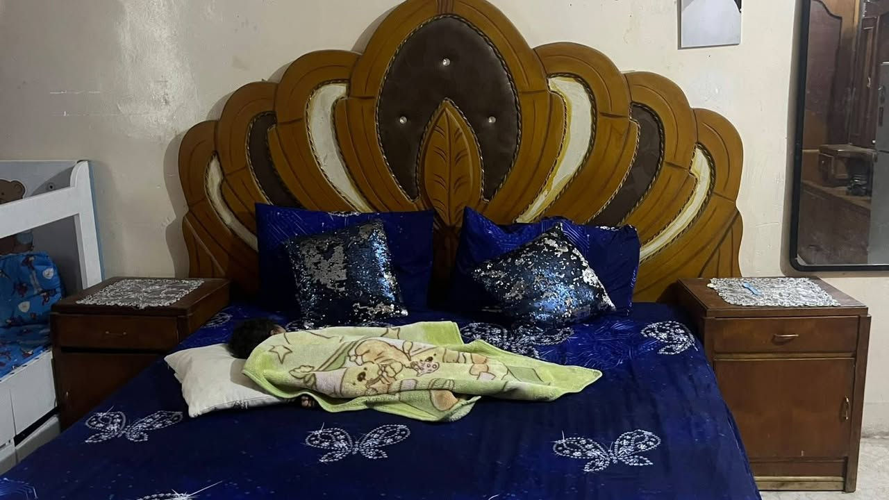 السلام عليكم غرفه اخشاب للبيع السعر 325 مكاني الموصل الأيمن وبيها مجال بسيط الاتصال عل رقم واتساب***********
