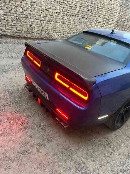 السلام عليكم 
جالنجر ٢٠١٨ لون ازرق فول مواصفات عدا الفتحة 
كشن كهربائي تدفئه وتبريد ستيرن كهربائي 
حساسات خلفية وتبريد اوتو وبصمة وتشغيل عن بعد 
شاشة كبيرة وسستم صوت الباين
 هيتر بالمريا الجانبية قطعتين تبريد 
وهواي بيها بعد عليها اضافات بسيطة سبويلر وشفقة ريد اي وعلية دفيوزر وكزوز كورسة وعلية ستيرن كاربون فايبر وسقف روز رايز والسيارة مهبطة تهبيطة حلوة
 السيارة هزة ورقم جديد وصدر جديد والسيارة خير من الله كاملة مكملة السيارة 
صور الحادث موجودة ٣ قطع صبغ وقطعة طلعت كلير 
سعرها ب١٦٥ ورقة وبيها مجال والي تريدة خادم اني مكاني بغداد الدورة
***********
